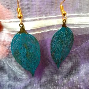 Dangle Leaf Pierced Earrings